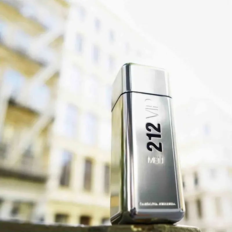 عطر کارولینا هررا 212 وی آی پی مردانه 3 ادکلن کارولینا هررا 212 وی آی پی مردانه اصل