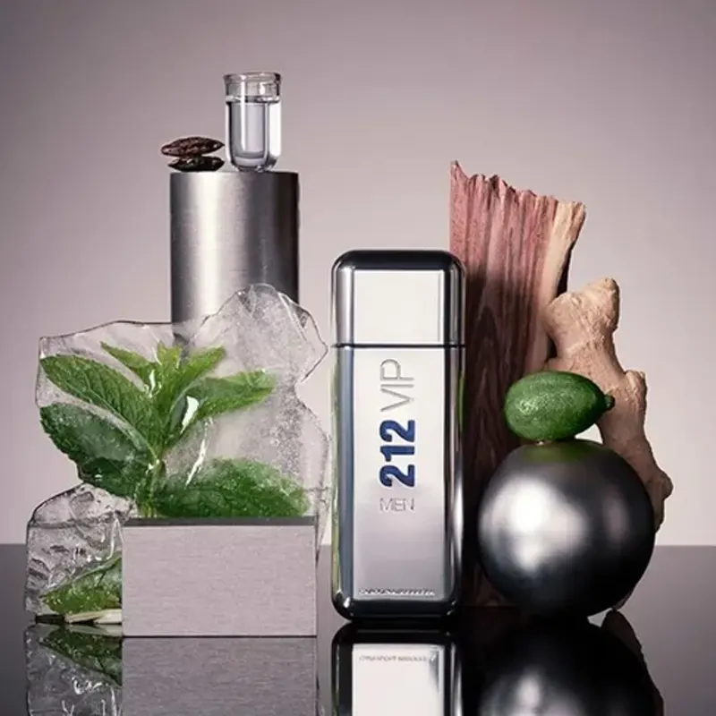 عطر کارولینا هررا 212 وی آی پی مردانه